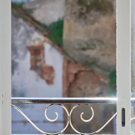 & Sunny 2br Near Beach, By Timecooler Apartament