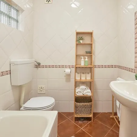 & Sunny 2br Near Beach, By Timecooler