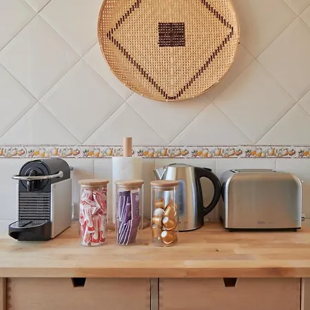 & Sunny 2br Near Beach, By Timecooler Apartament