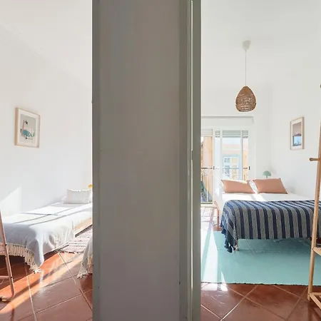 & Sunny 2br Near Beach, By Timecooler * Setúbal