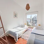 & Sunny 2br Near Beach, By Timecooler * 塞图巴尔