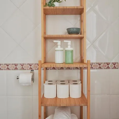 Appartamento & Sunny 2br Near Beach, By Timecooler