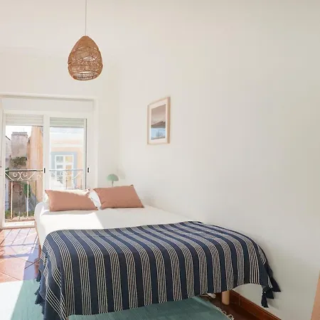 & Sunny 2br Near Beach, By Timecooler Setúbal
