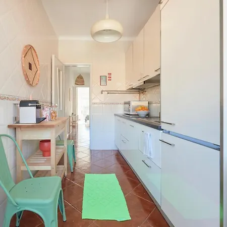 & Sunny 2br Near Beach, By Timecooler