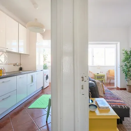 & Sunny 2br Near Beach, By Timecooler Setubal