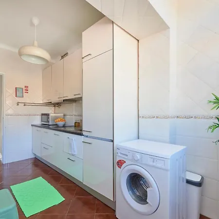 & Sunny 2br Near Beach, By Timecooler * Setubal