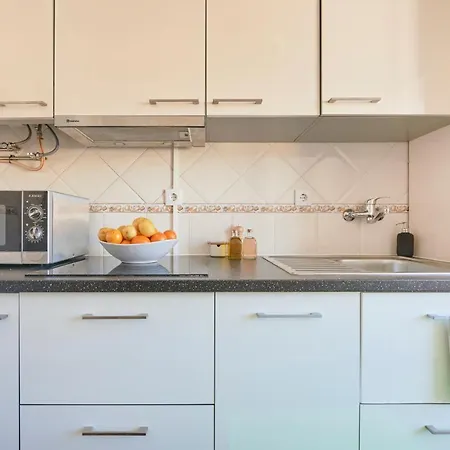 & Sunny 2br Near Beach, By Timecooler *