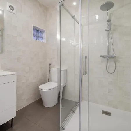 & Sunny 2br Near Beach, By Timecooler Appartamento *