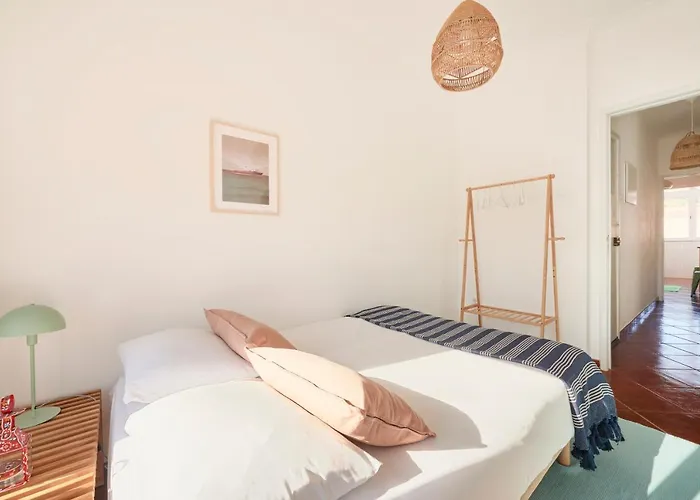 & Sunny 2br Near Beach, By Timecooler *
