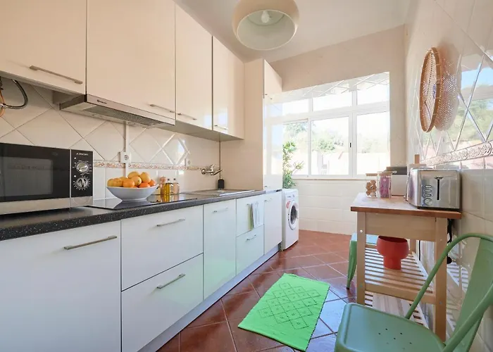 & Sunny 2br Near Beach, By Timecooler Setúbal