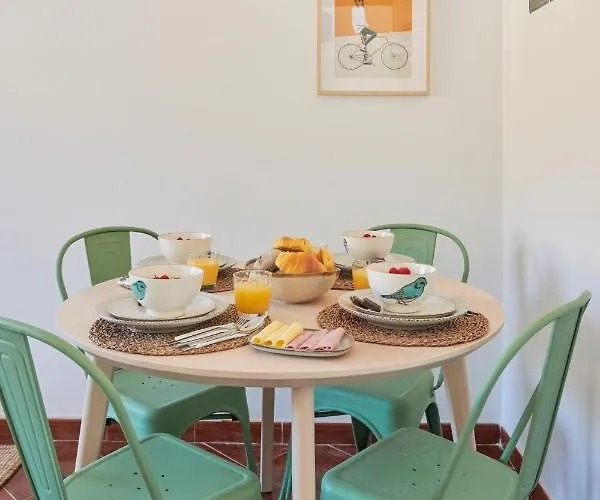 Apartament & Sunny 2br Near Beach, By Timecooler