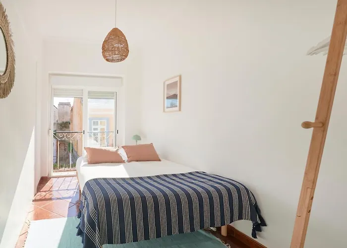 & Sunny 2br Near Beach, By Timecooler Setúbal