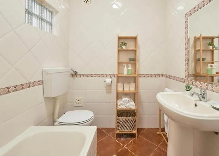 & Sunny 2br Near Beach, By Timecooler
