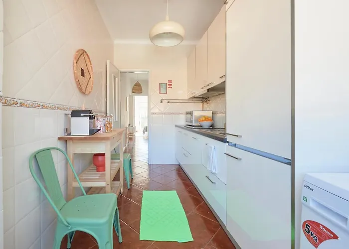 & Sunny 2br Near Beach, By Timecooler