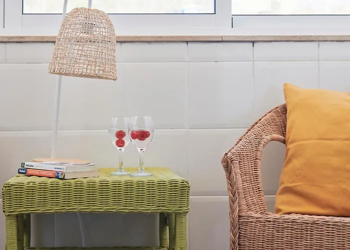 & Sunny 2br Near Beach, By Timecooler Setúbal