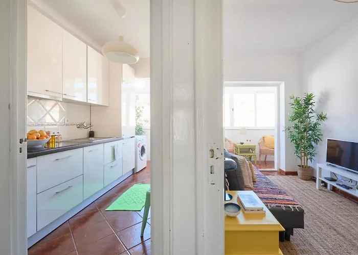 & Sunny 2br Near Beach, By Timecooler Setúbal