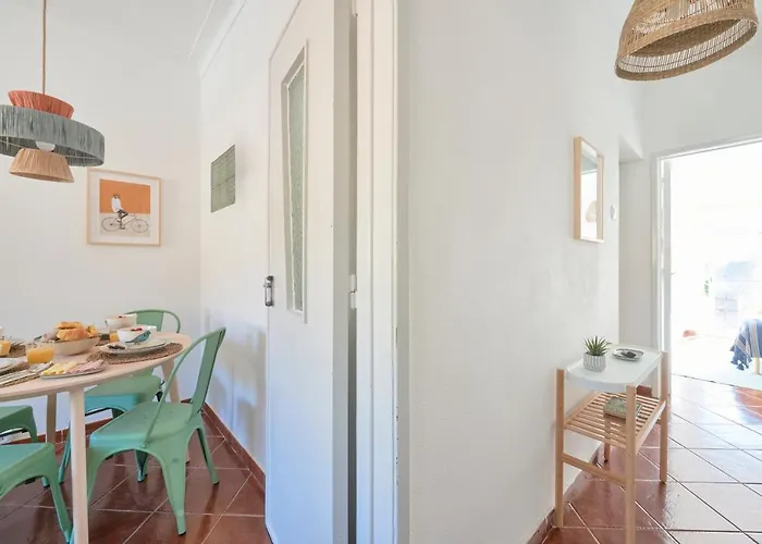 & Sunny 2br Near Beach, By Timecooler Apartament *