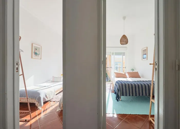& Sunny 2br Near Beach, By Timecooler * Setúbal