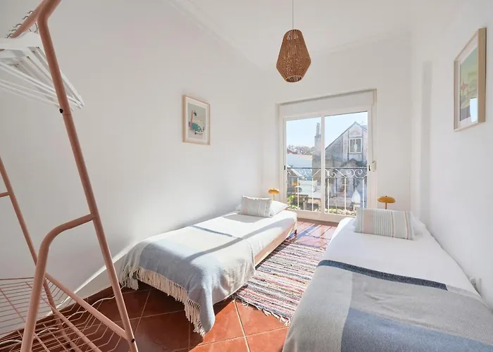 & Sunny 2br Near Beach, By Timecooler * Setúbal