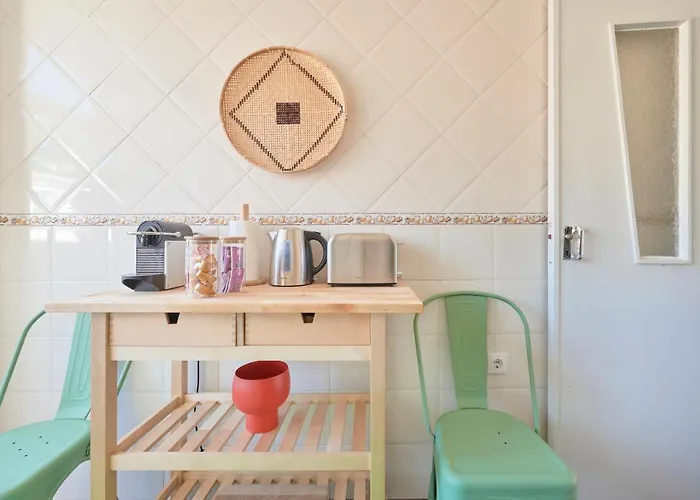 & Sunny 2br Near Beach, By Timecooler *