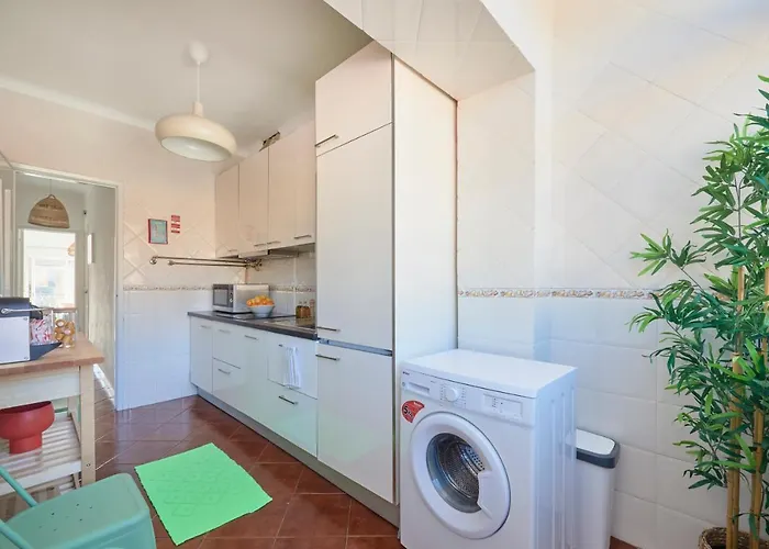 & Sunny 2br Near Beach, By Timecooler * Setúbal