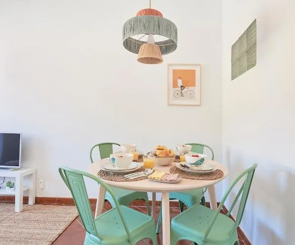 Apartament & Sunny 2br Near Beach, By Timecooler *